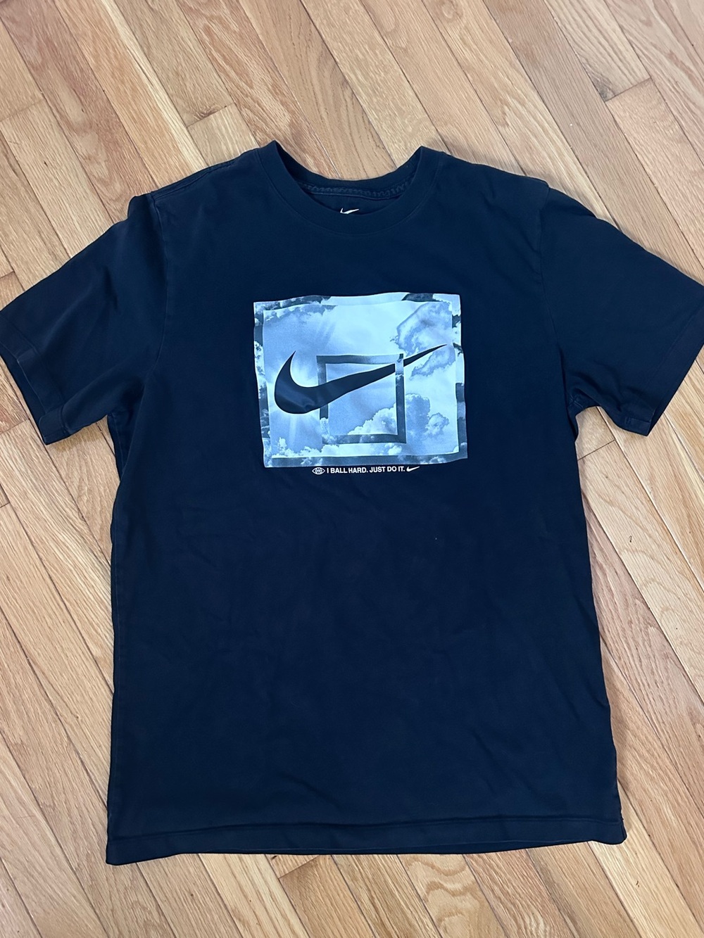Nike Black Short-Sleeve Tee with Graphic Swoosh Size Large